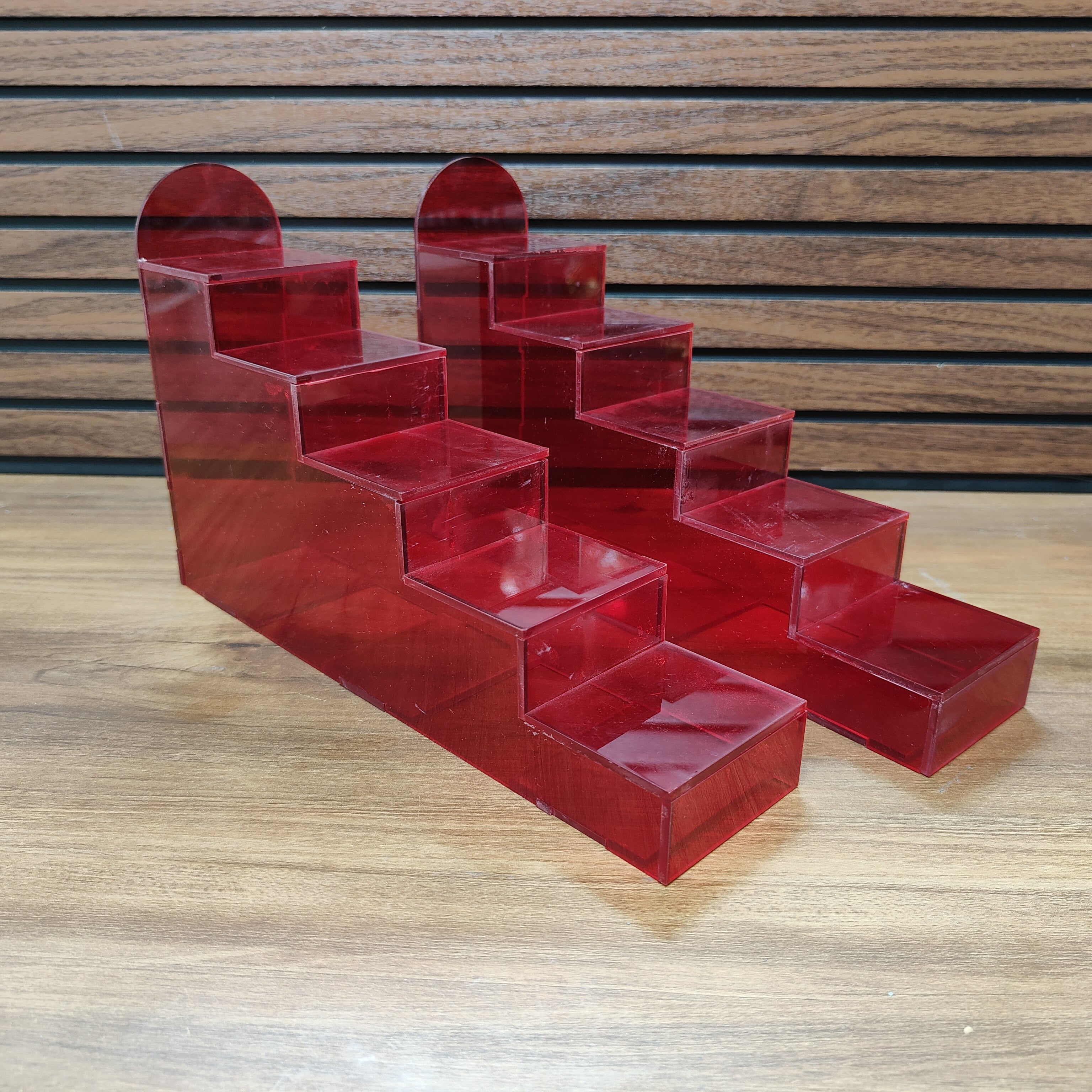 ACRYLIC STEPS TRANSPARENT RED