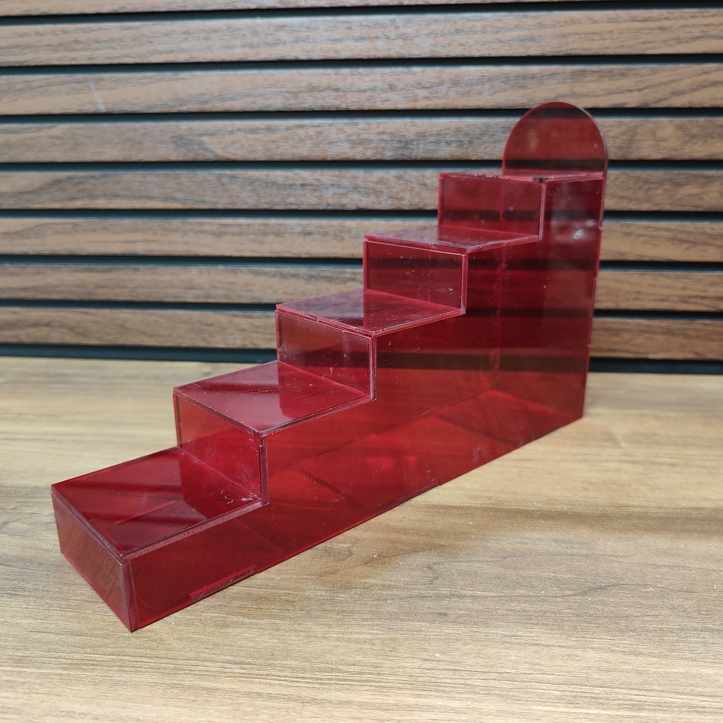 ACRYLIC STEPS TRANSPARENT RED