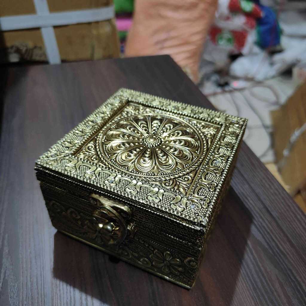 FLORAL EMBOSS BOX 4X4