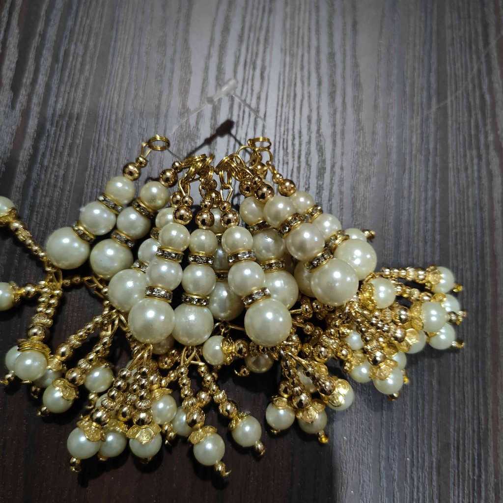 PEARL STRING HANGING