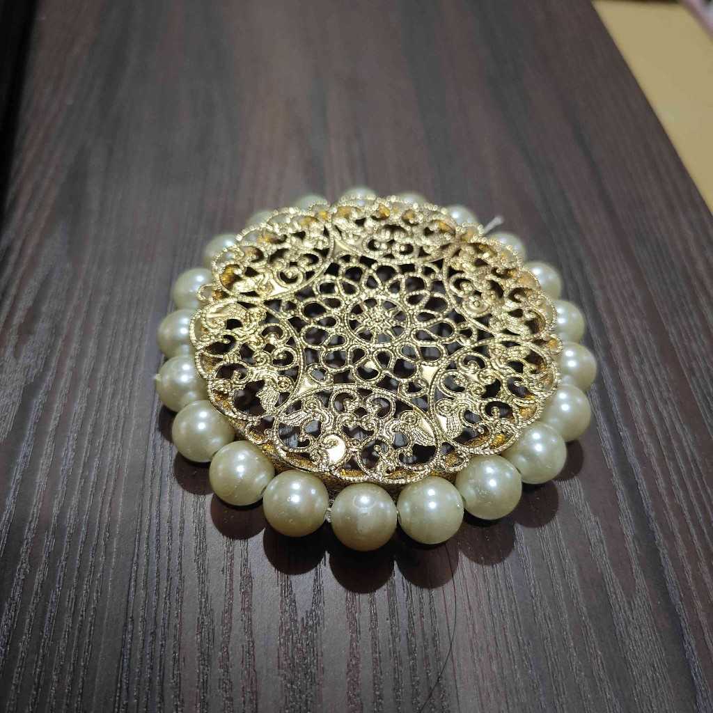 PEARL BANGLE STAND
