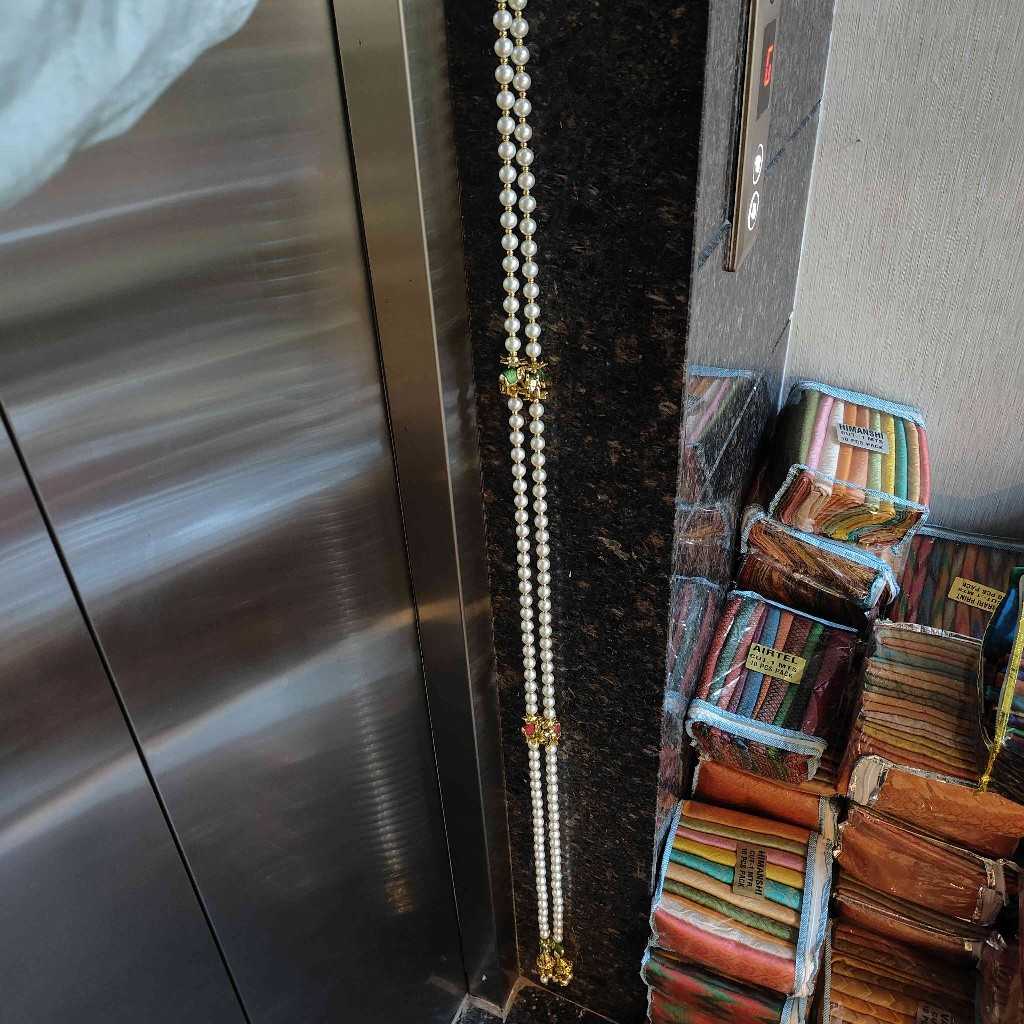 PEARL ELEPHANT SIDE HANGING 5 FEET PAIR