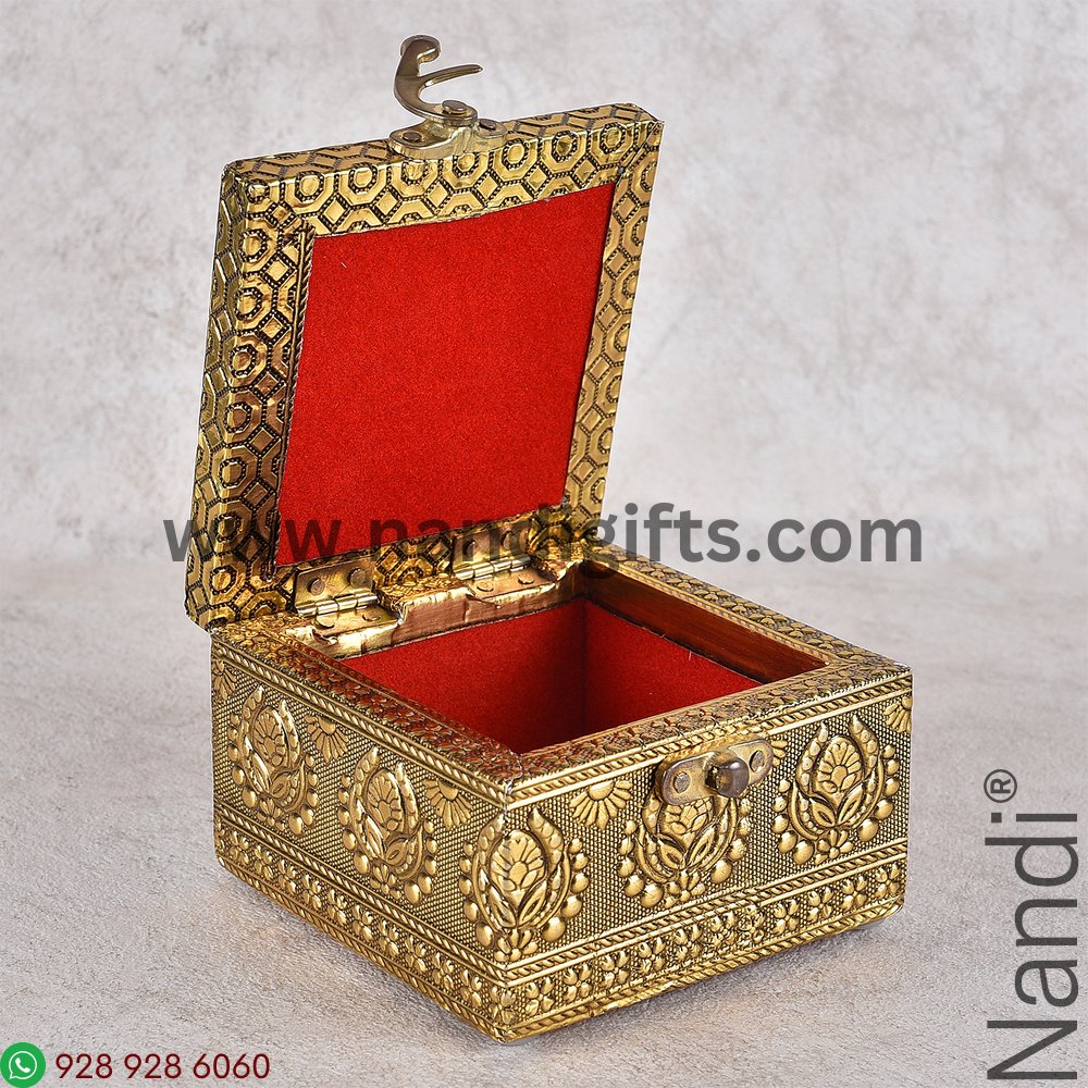 ELEPHANT EMBOSS BOX BRASS ANTIQ FINISH 4X4