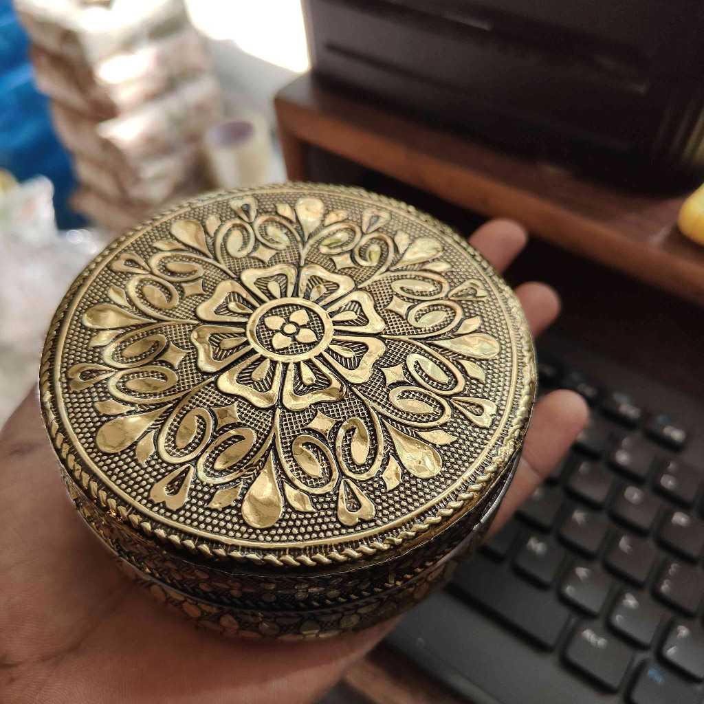 OXIDISED FLORAL BOX ROUND