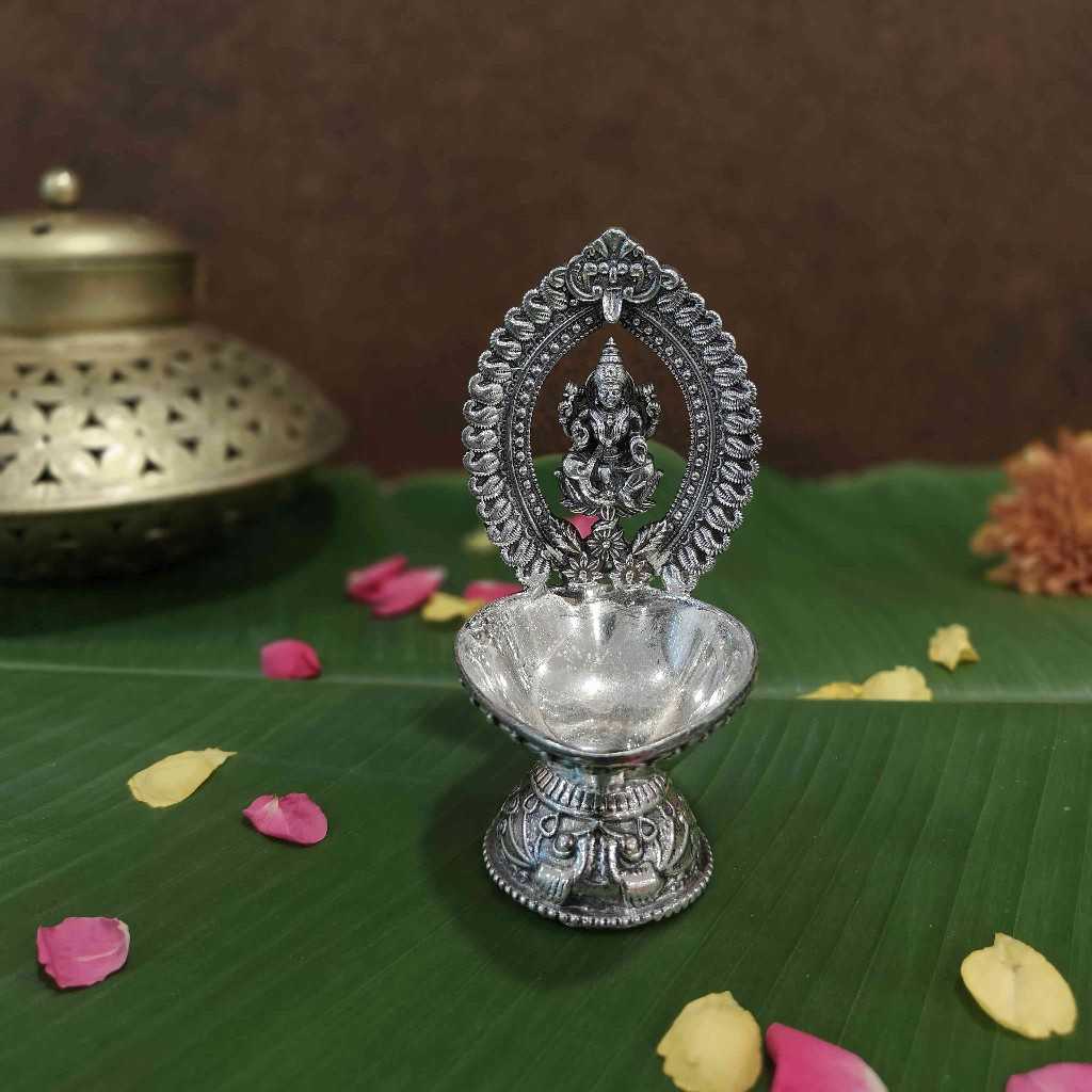 ANTIQ GS LAKSHMI MAHRAV DIYA MEDIUM