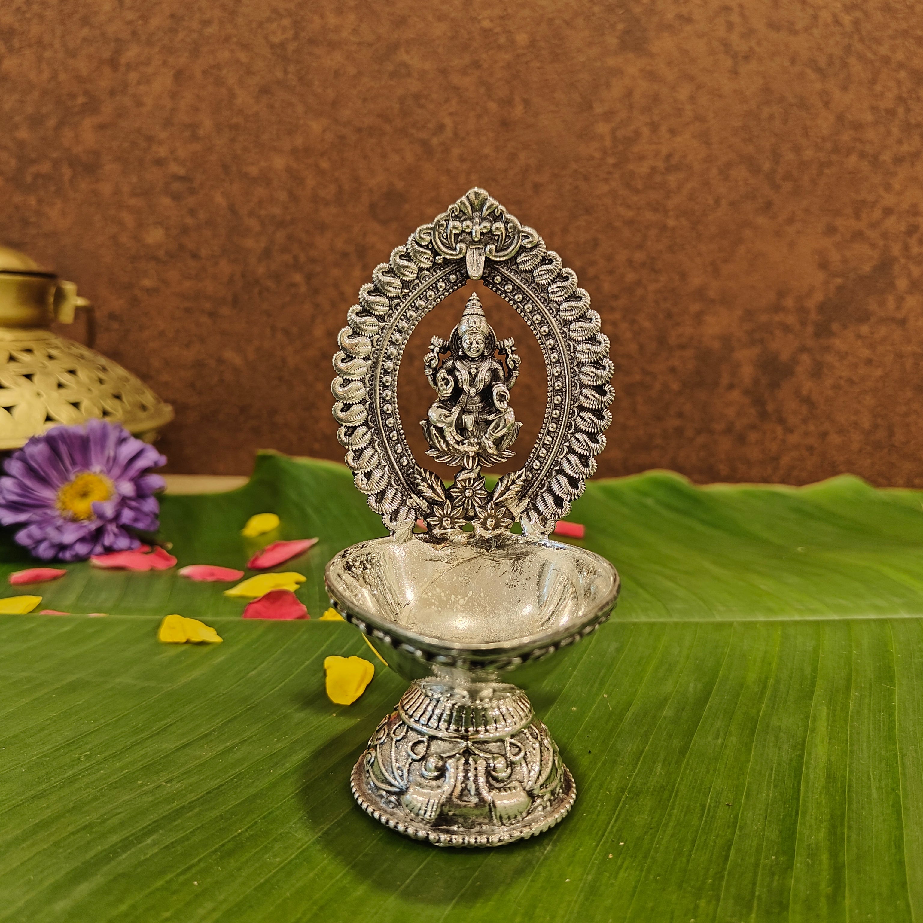 ANTIQ GS LAKSHMI MAHRAV DIYA MEDIUM