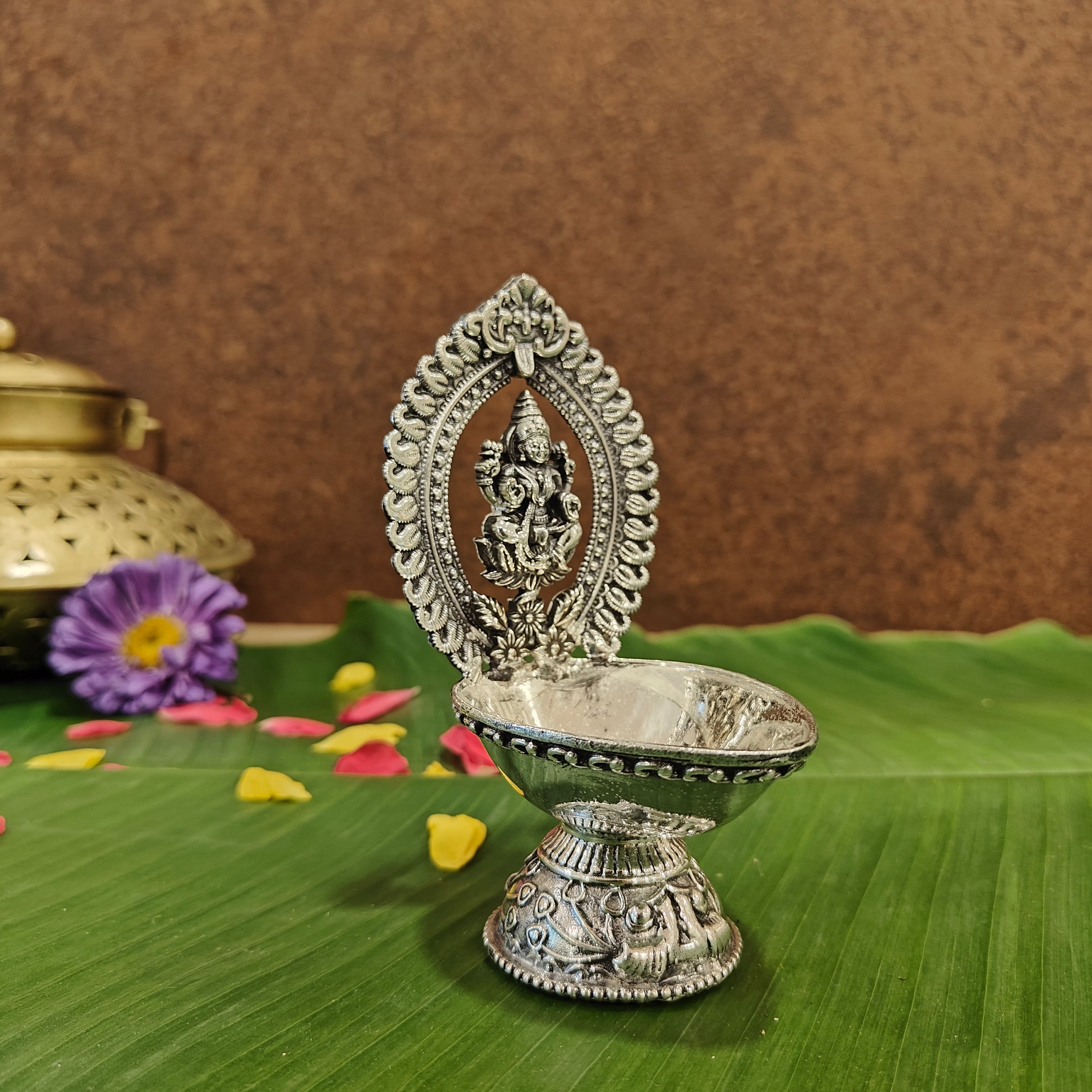 ANTIQ GS LAKSHMI MAHRAV DIYA MEDIUM