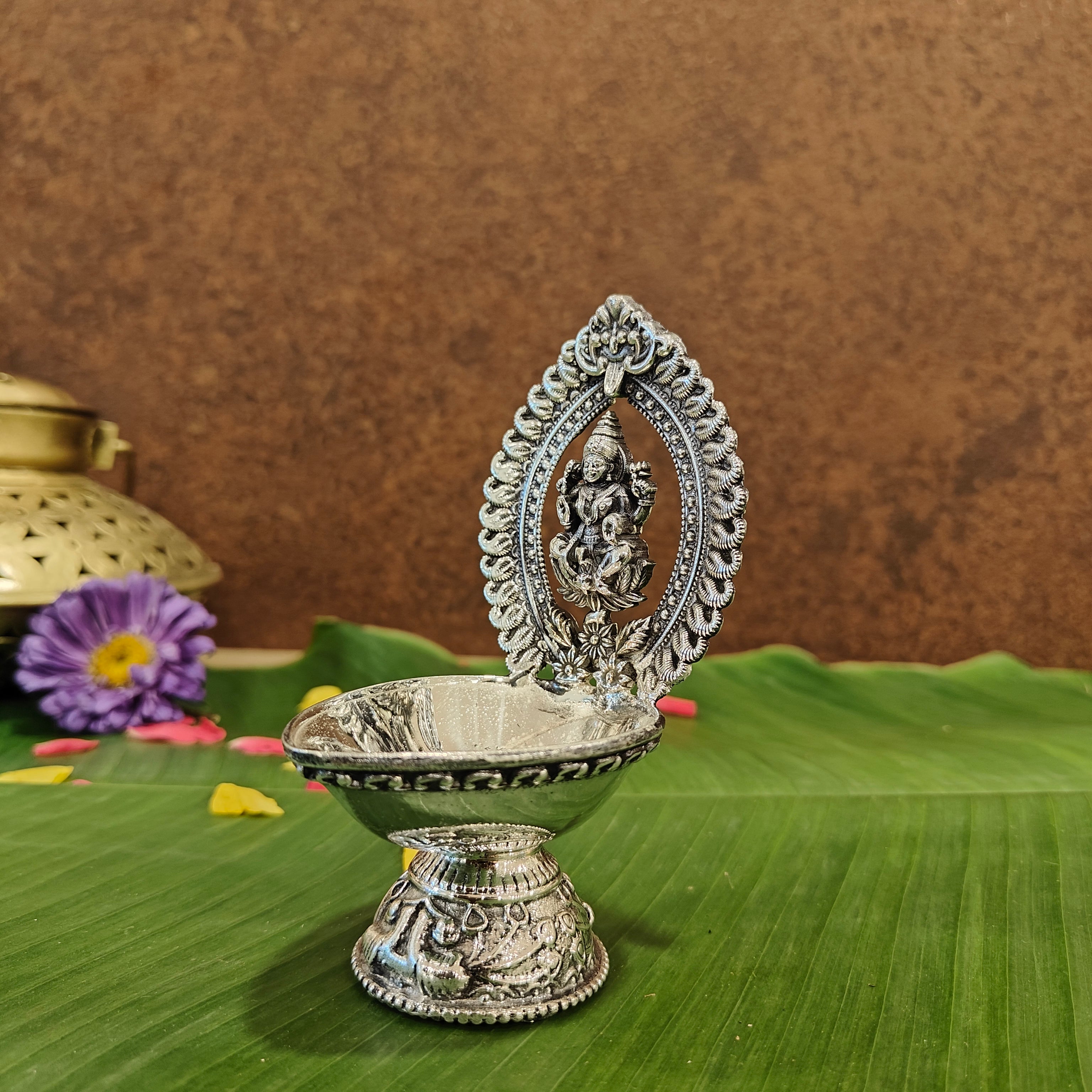 ANTIQ GS LAKSHMI MAHRAV DIYA MEDIUM