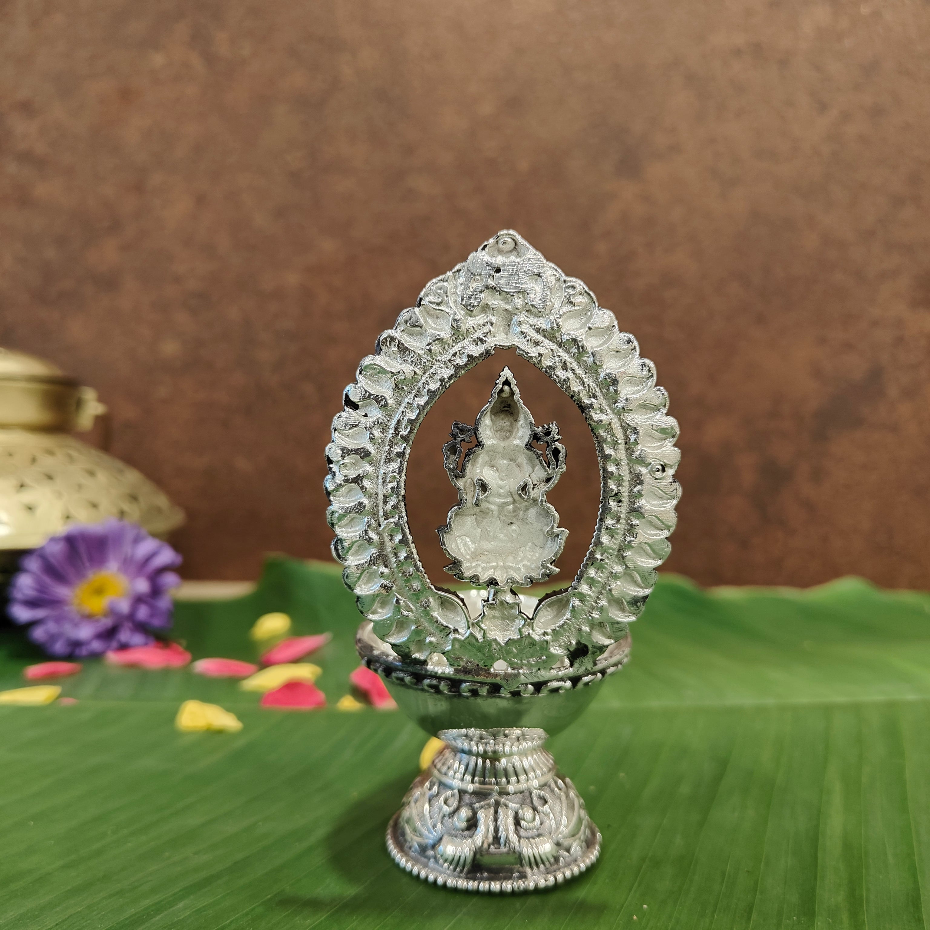 ANTIQ GS LAKSHMI MAHRAV DIYA MEDIUM