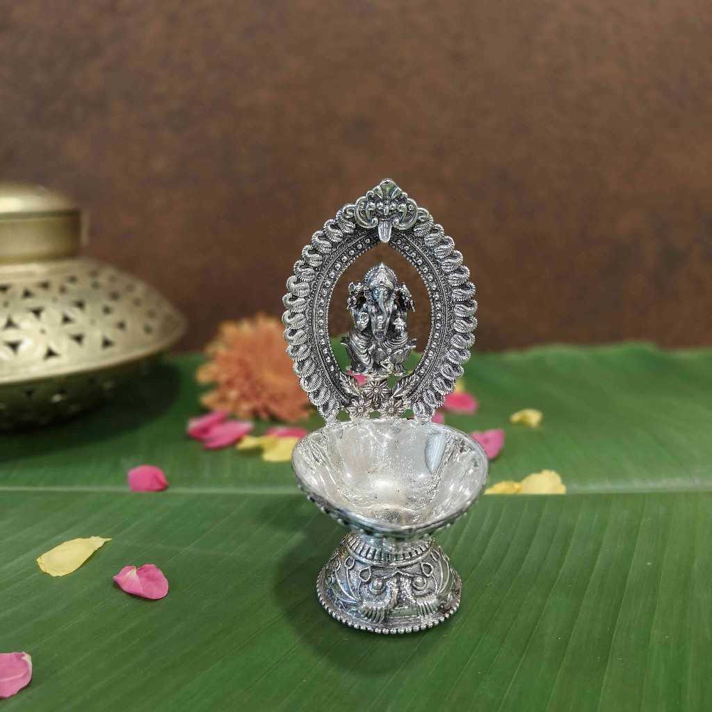 ANTIQ GS GANESH MAHRAV DIYA MEDIUM