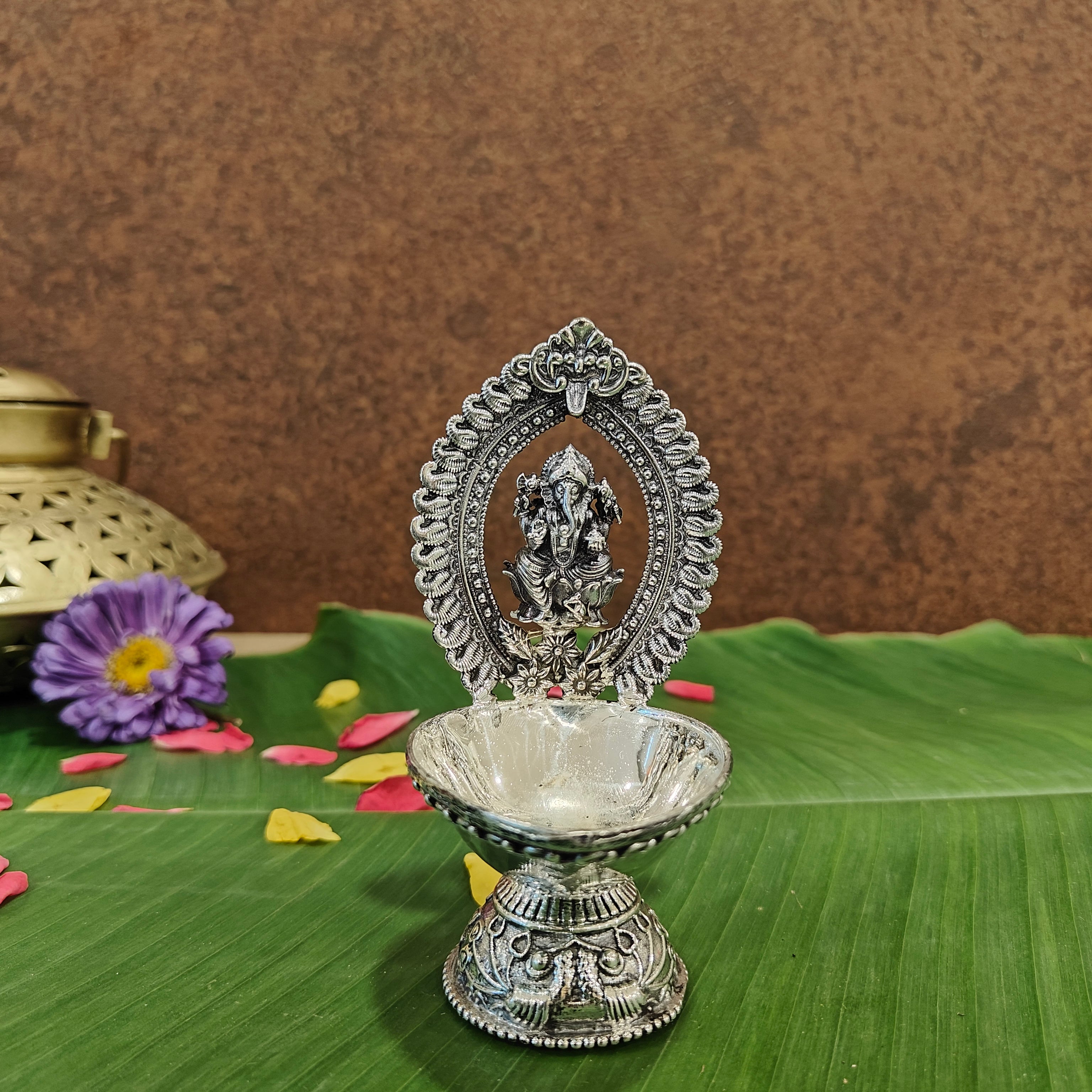 ANTIQ GS GANESH MAHRAV DIYA MEDIUM