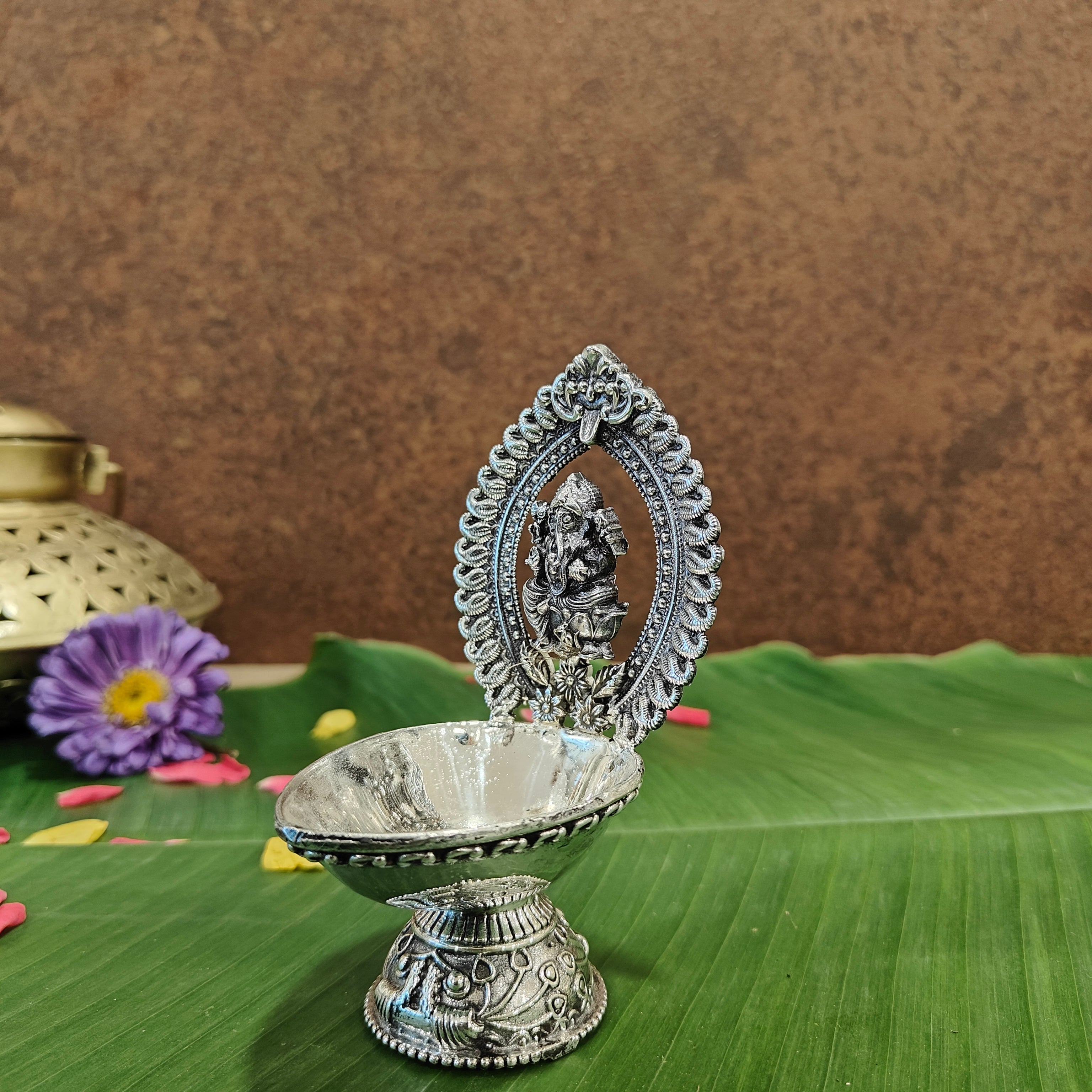 ANTIQ GS GANESH MAHRAV DIYA MEDIUM