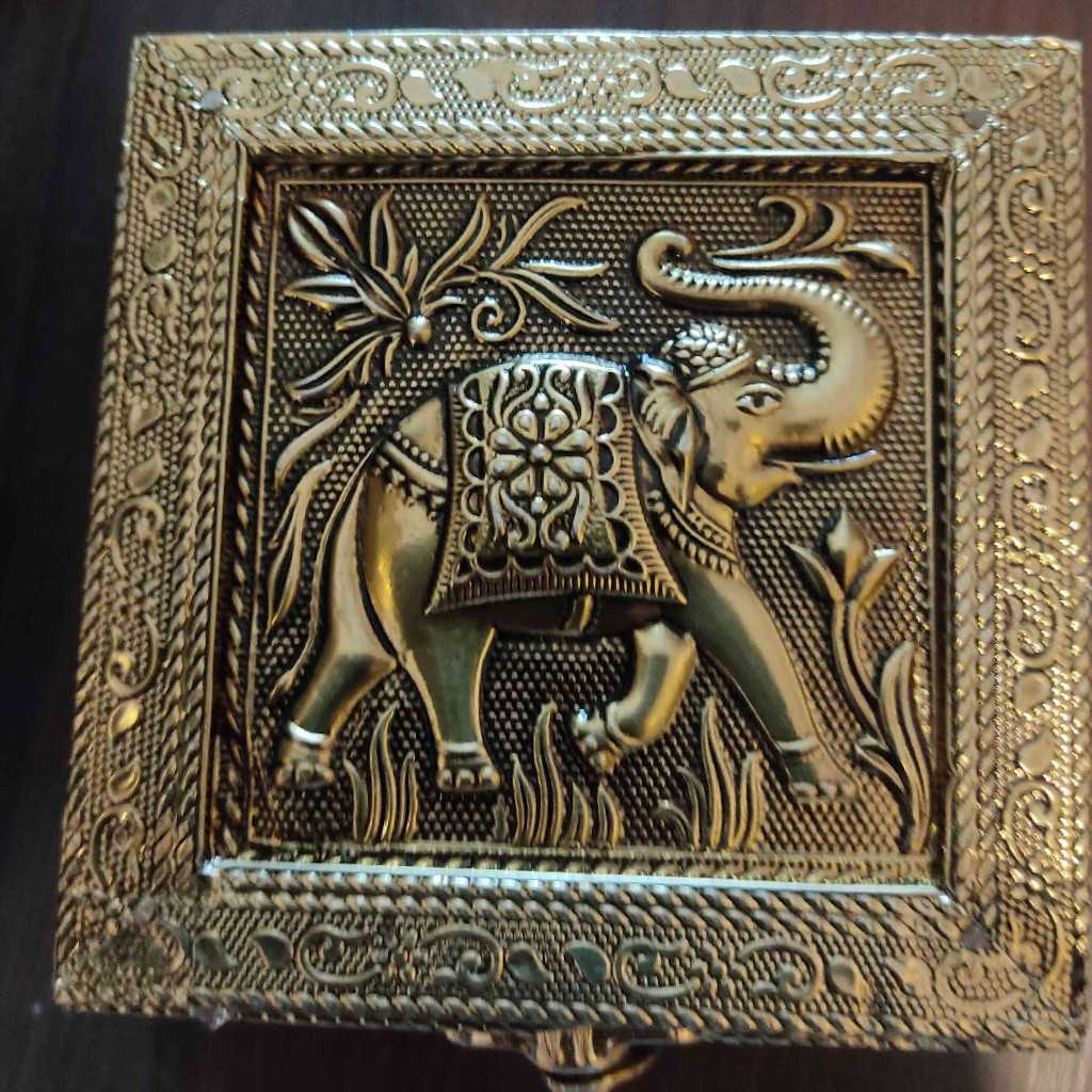 EMBOSS ELEPHANT BOX FRAME 4X4