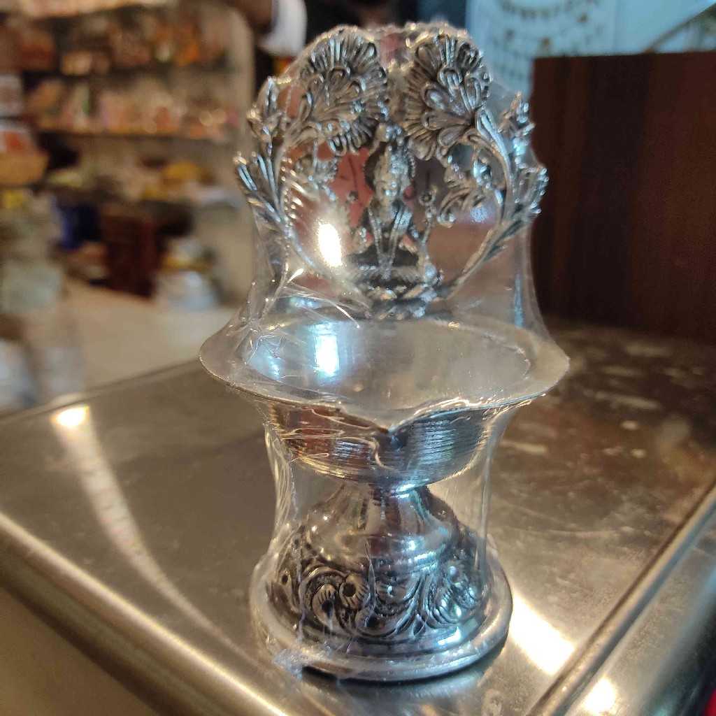 ANTIQ GS LAKSHMI DEEPA 136