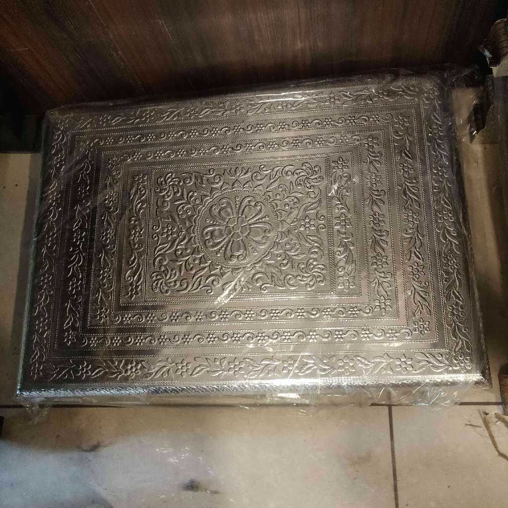 WHITEMETAL POOJA STAND/PATLA 15x21