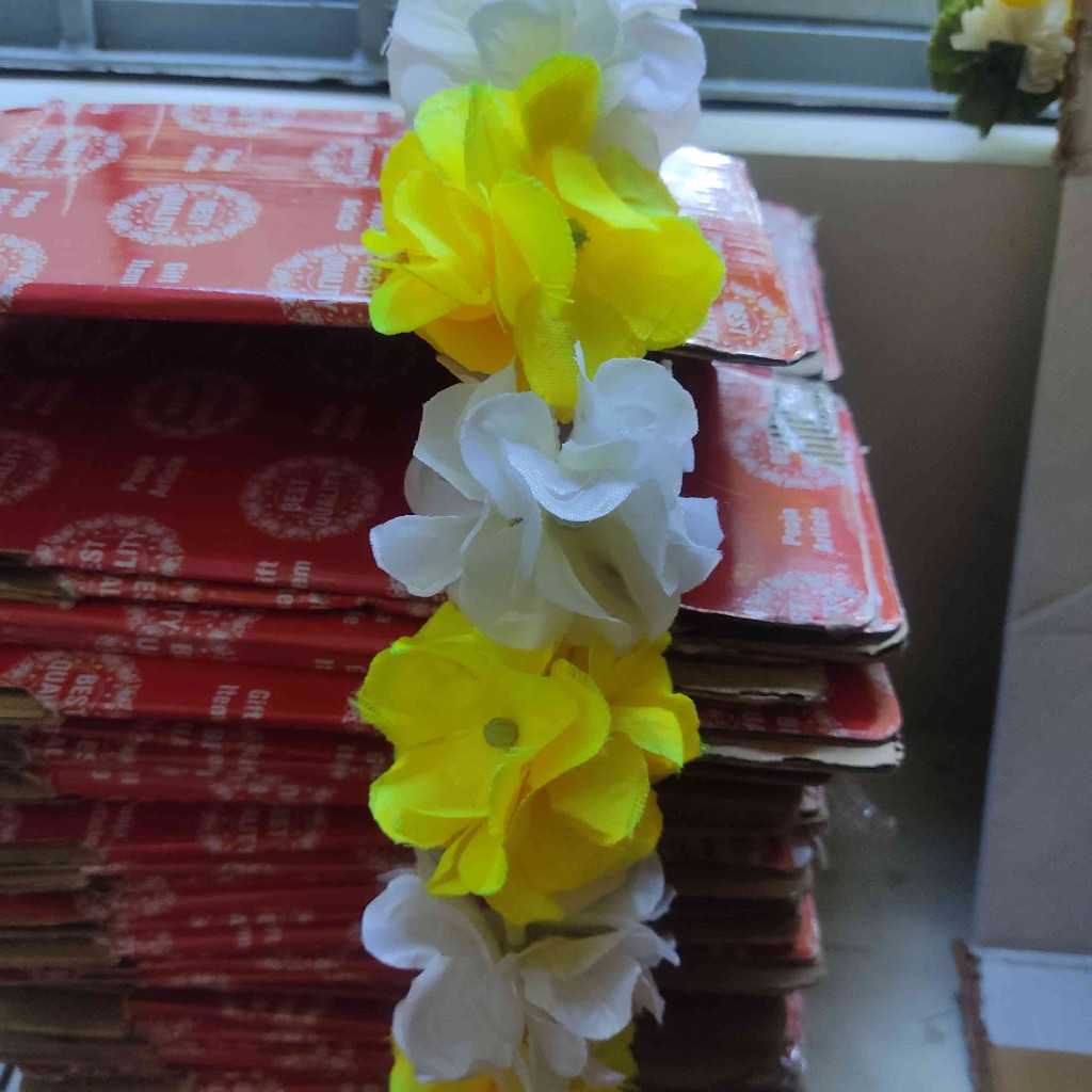 Resin Flower Length (Yellow and White) Pair