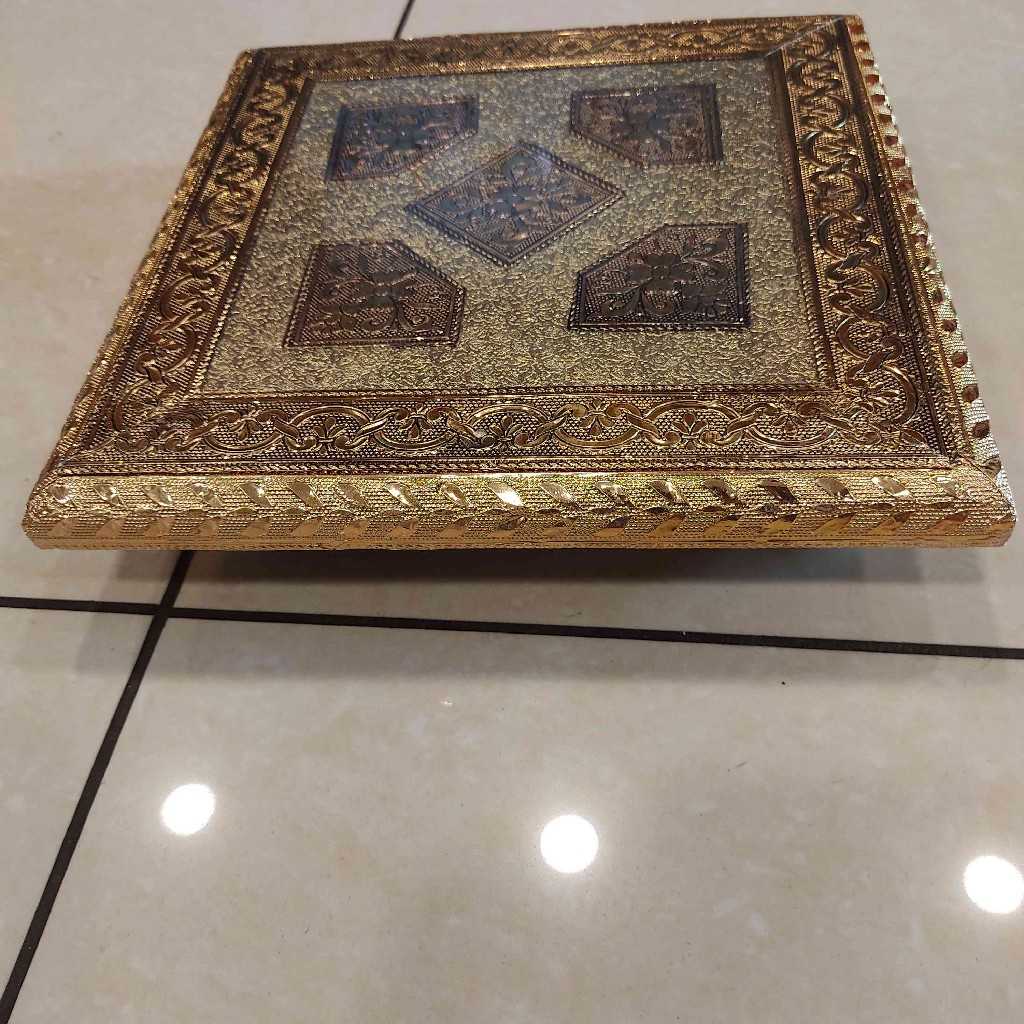 Pooja Peeta Golden Antiq 10X10