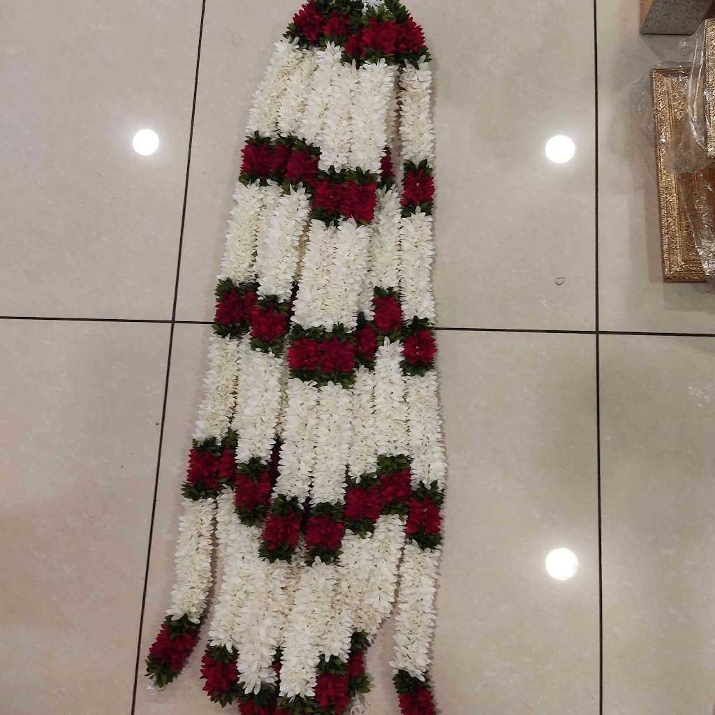 Jasmine White And Maroon Mala String