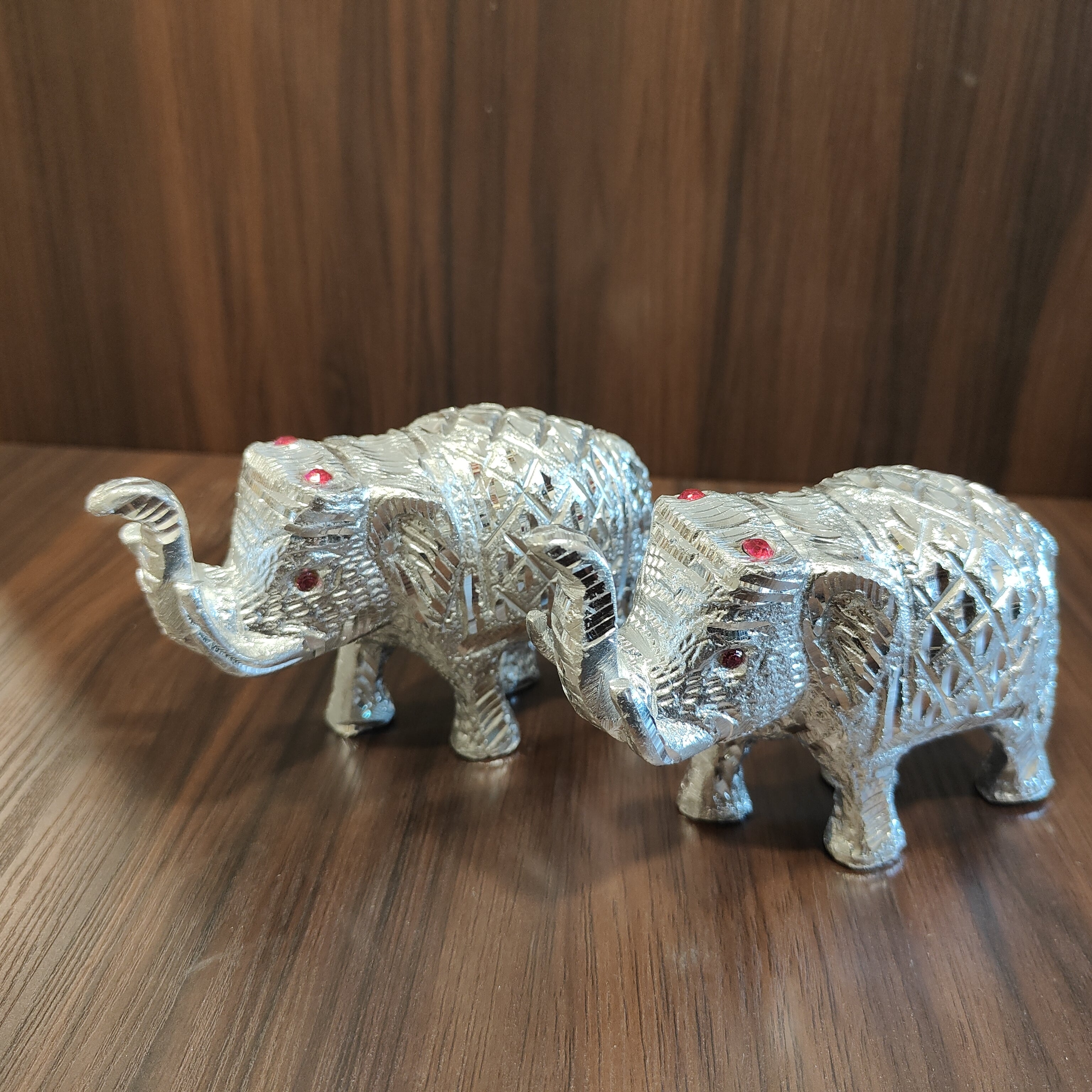 Whitemetal Eelephant Pair Solid Medium