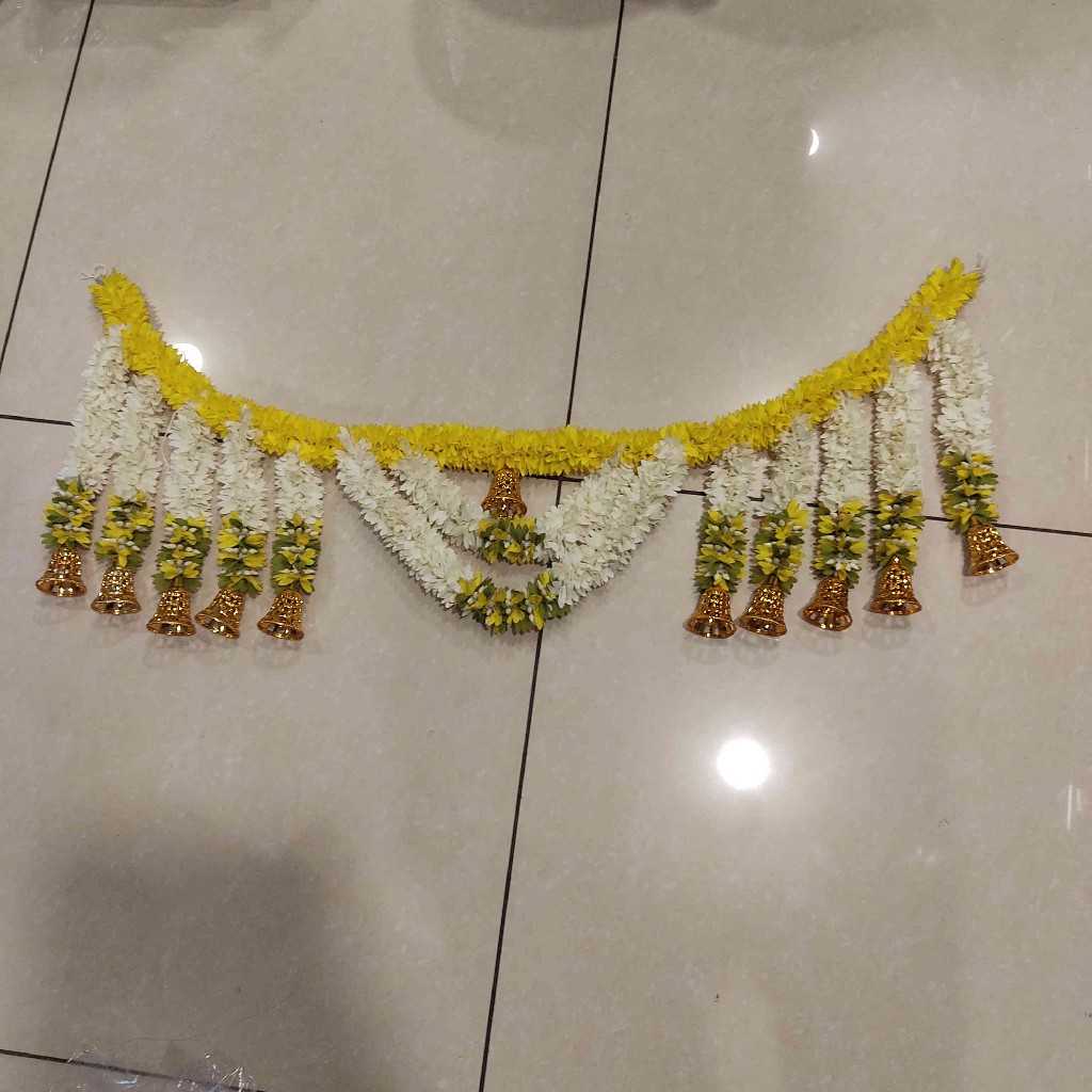 White And Yellow Bell Toran