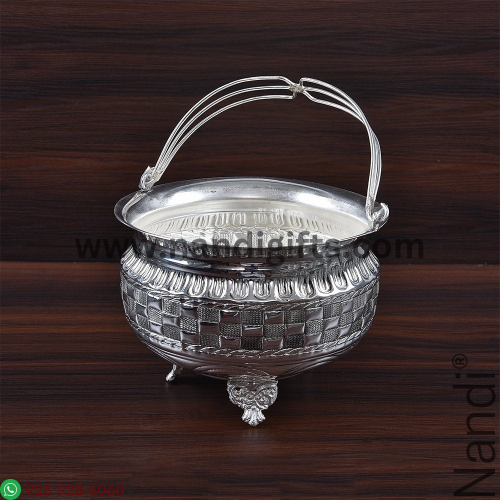 GS Flower Basket With Handle Cheks