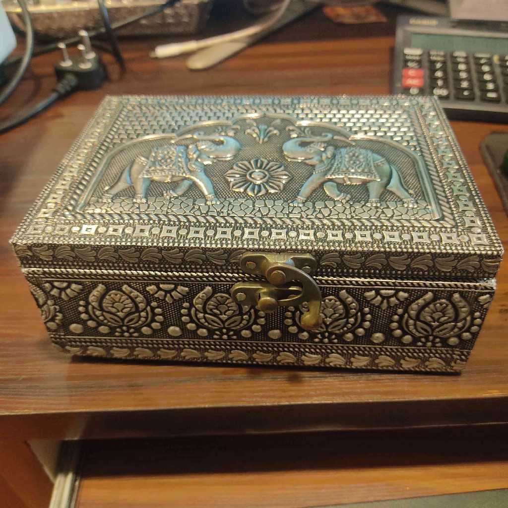 Elephant Emboss Silver Antiq Box 7x5