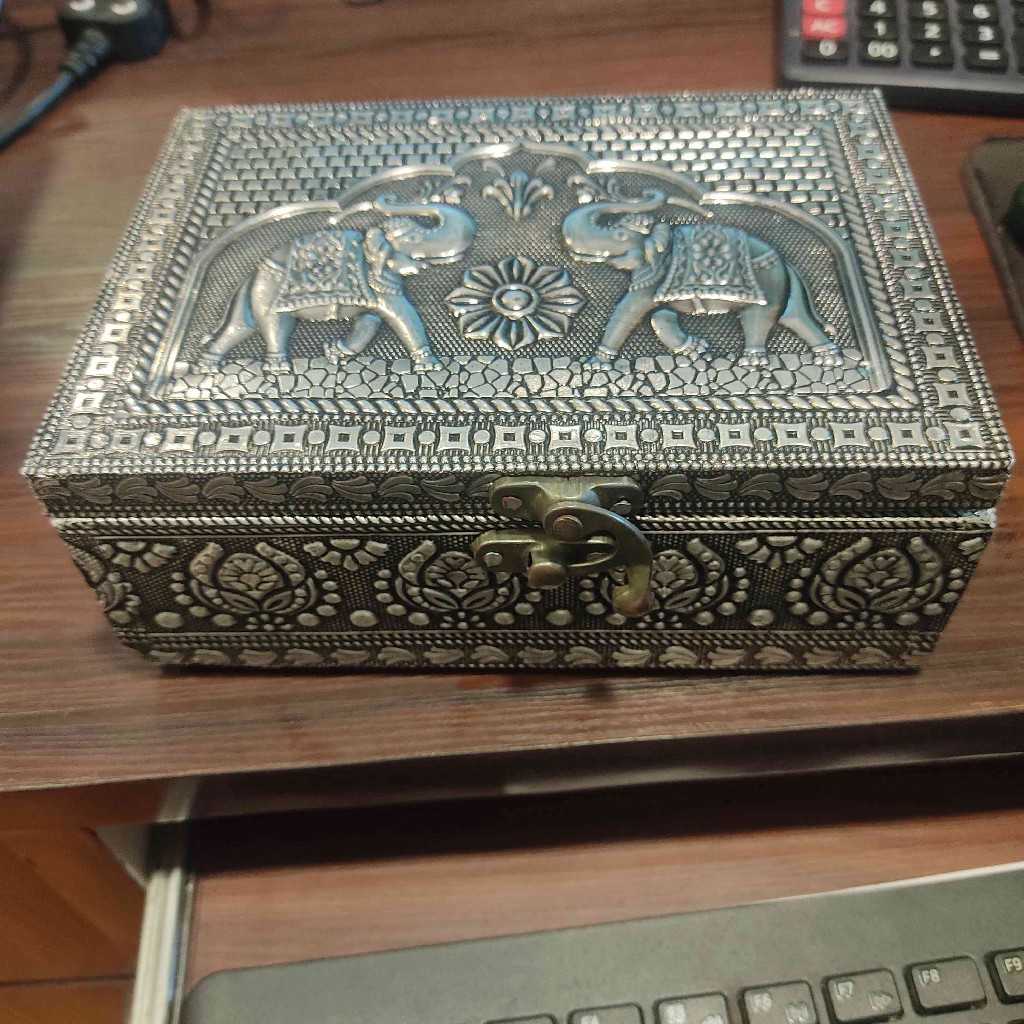 Elephant Emboss Silver Antiq Box 7x5