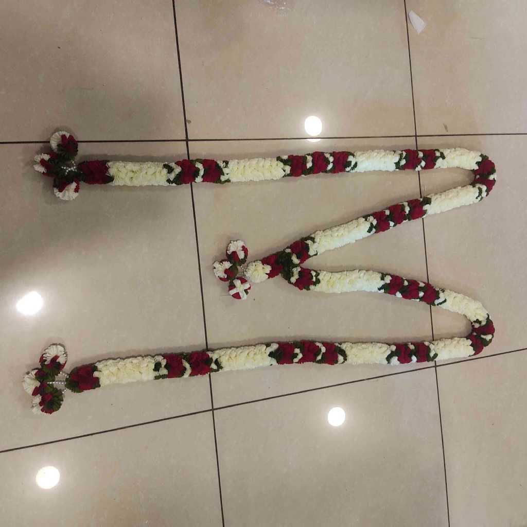 Toran Doorset Apurva White And Maroon