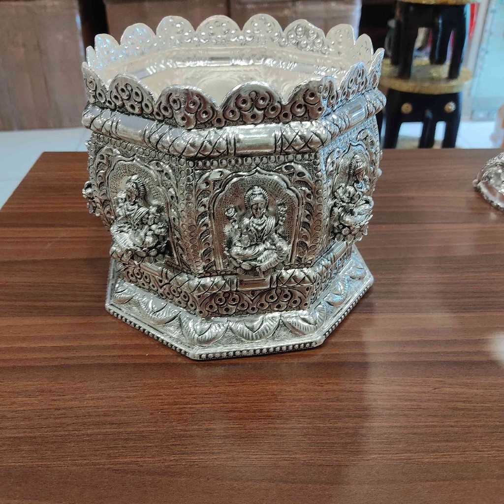 GS Antiq Ashtalakshmi Tulsi Pot Round 1032