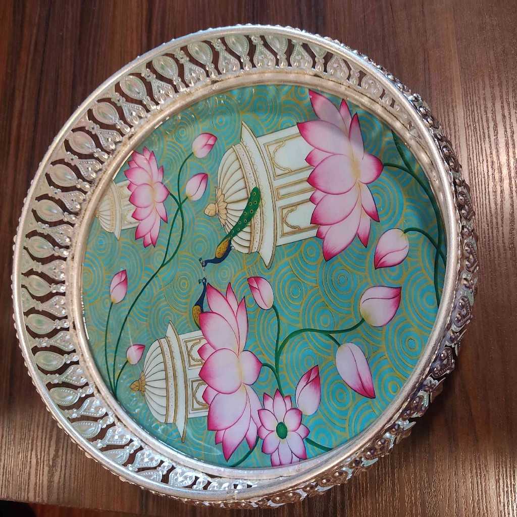 GS Pichwai Cow Plate Round Assorted 8 Inch