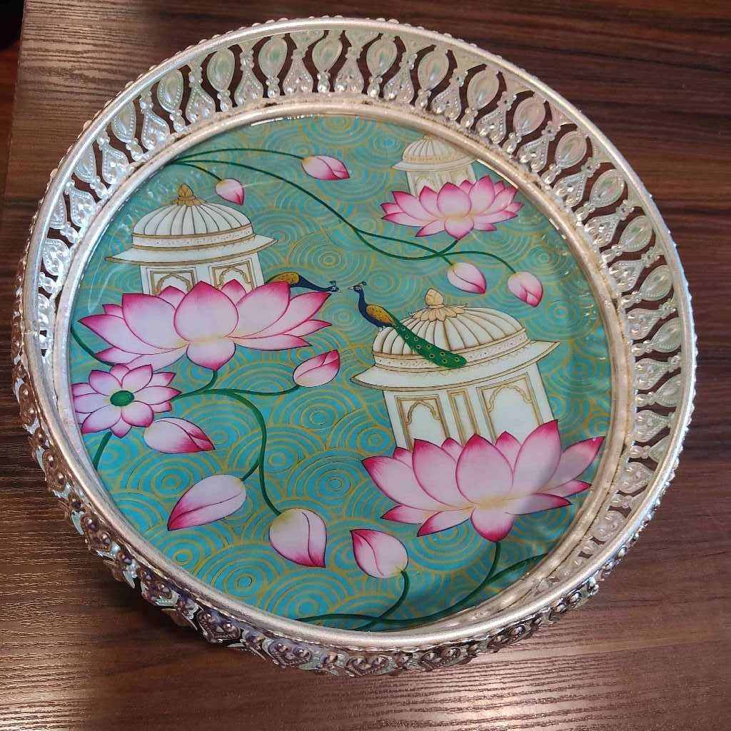 GS Pichwai Cow Plate Round Assorted 8 Inch