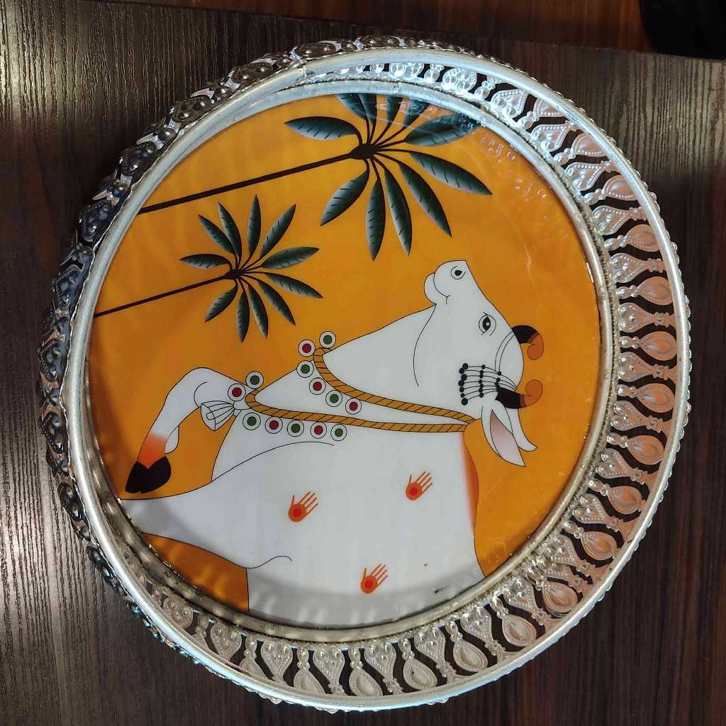 GS Pichwai Cow Plate Round Assorted 8 Inch