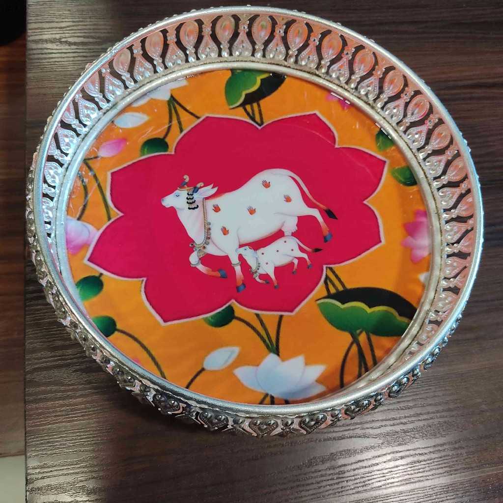 GS Pichwai Cow Plate Round Assorted 8 Inch