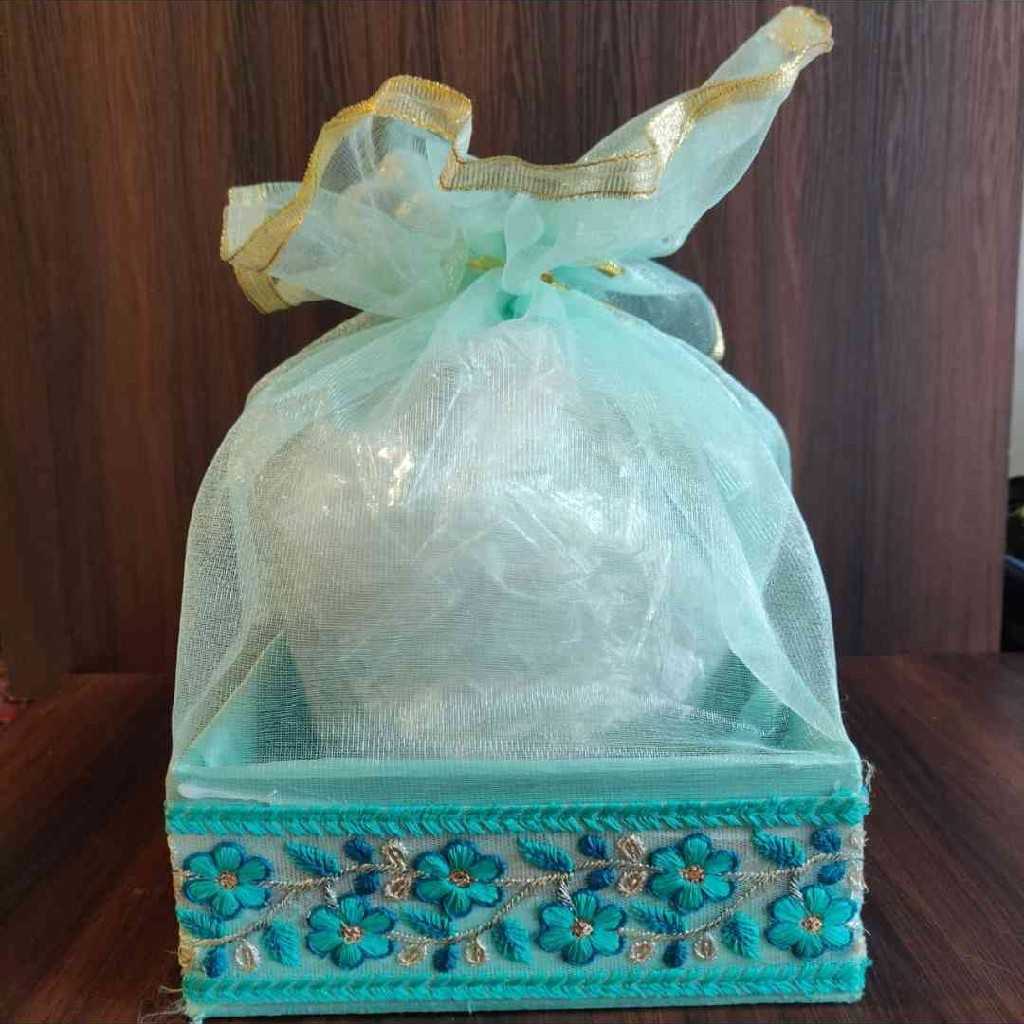 Floral Lace Hamper 8x8