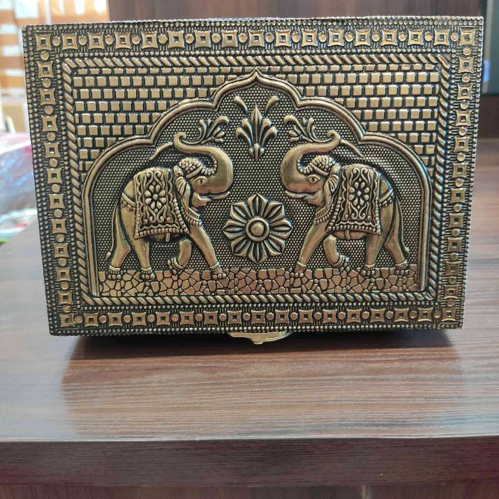 Elephant Emboss Gold Antiq Box 7x5