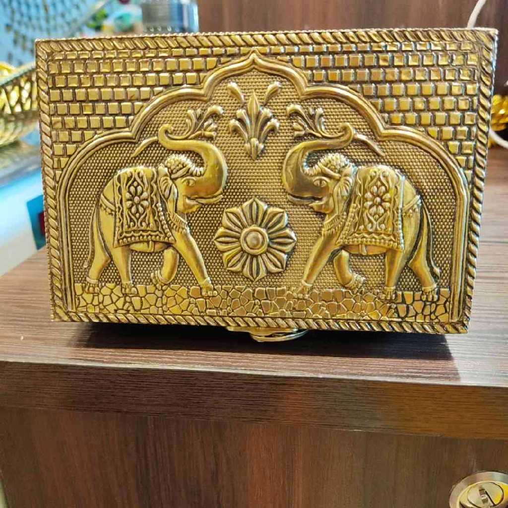 Elephant Emboss Gold Antiq Box 6X4