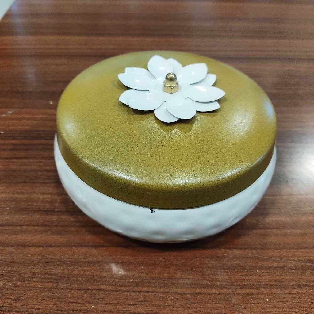 Round Floral Flat White Box