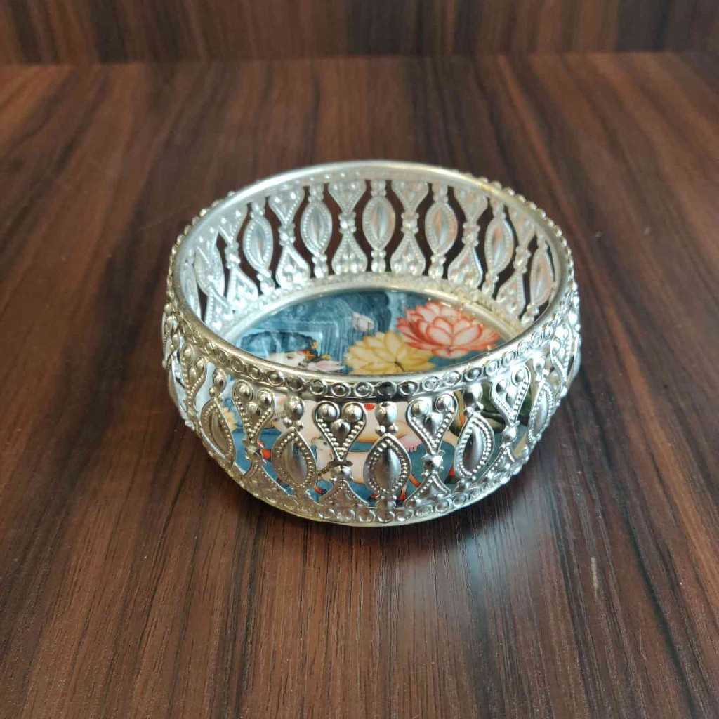 GS Pichwai Cow Plate Round Assorted 4 Inch