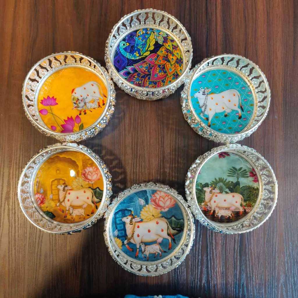 GS Pichwai Cow Plate Round Assorted 4 Inch