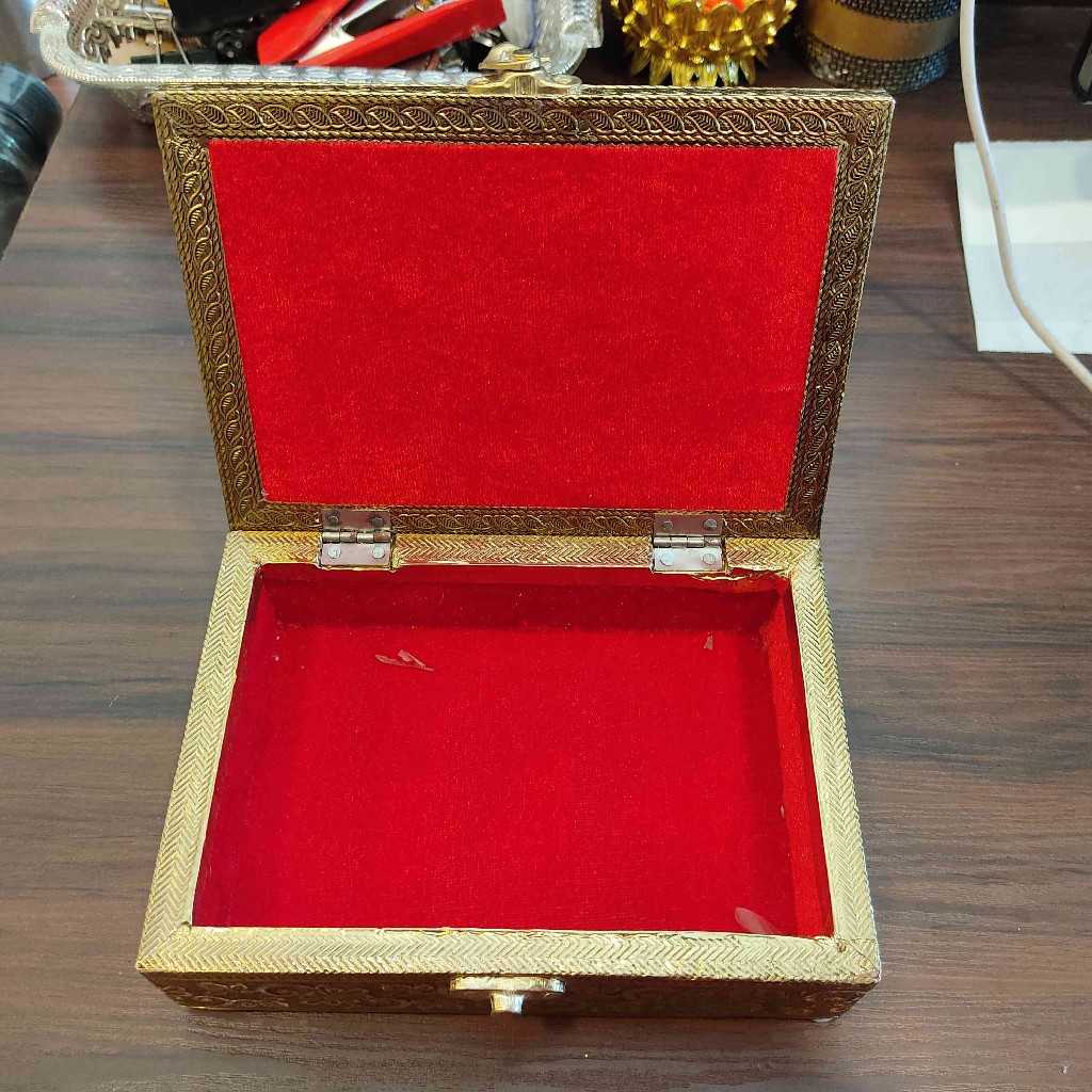 Palanquin Emboss Gold Antiq Box 7x5