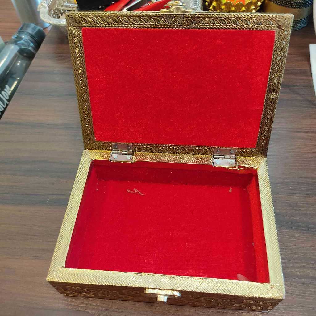 Palanquin Emboss Gold Antiq Box 7x5