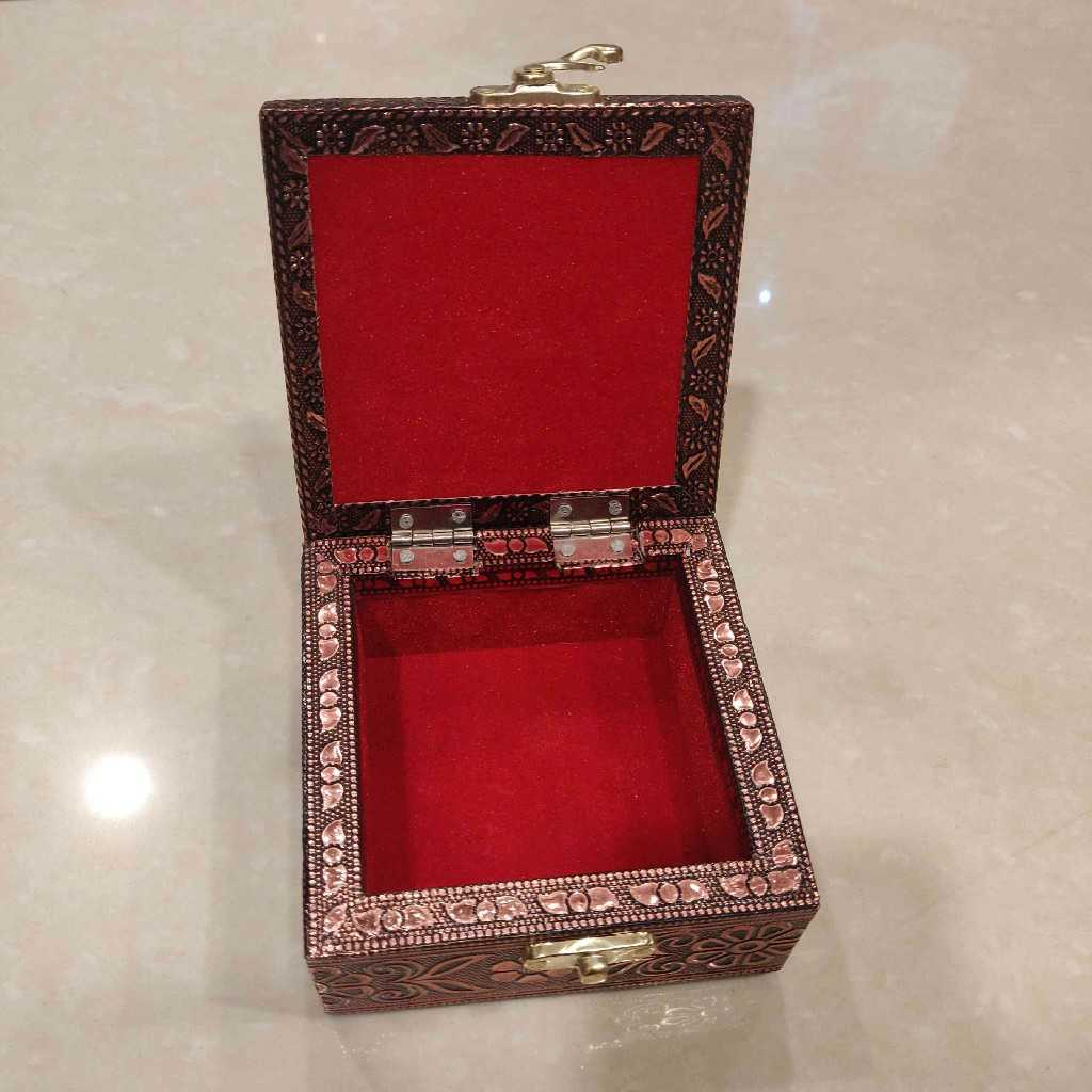 Jewel Box 4x4 Assorted Prints