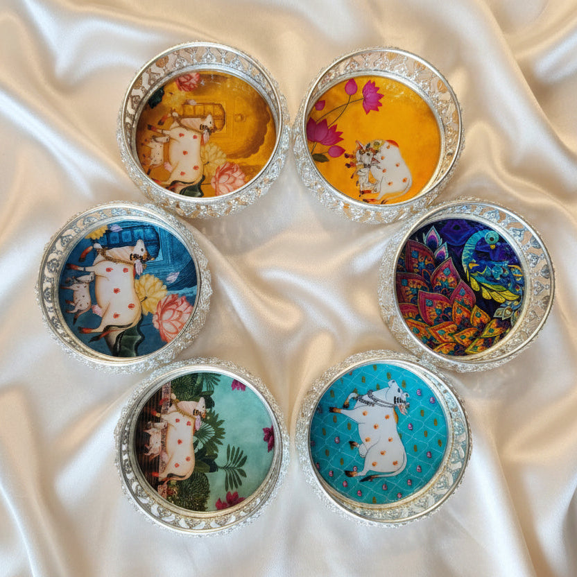 GS Pichwai Cow Plate Round Assorted 4 Inch