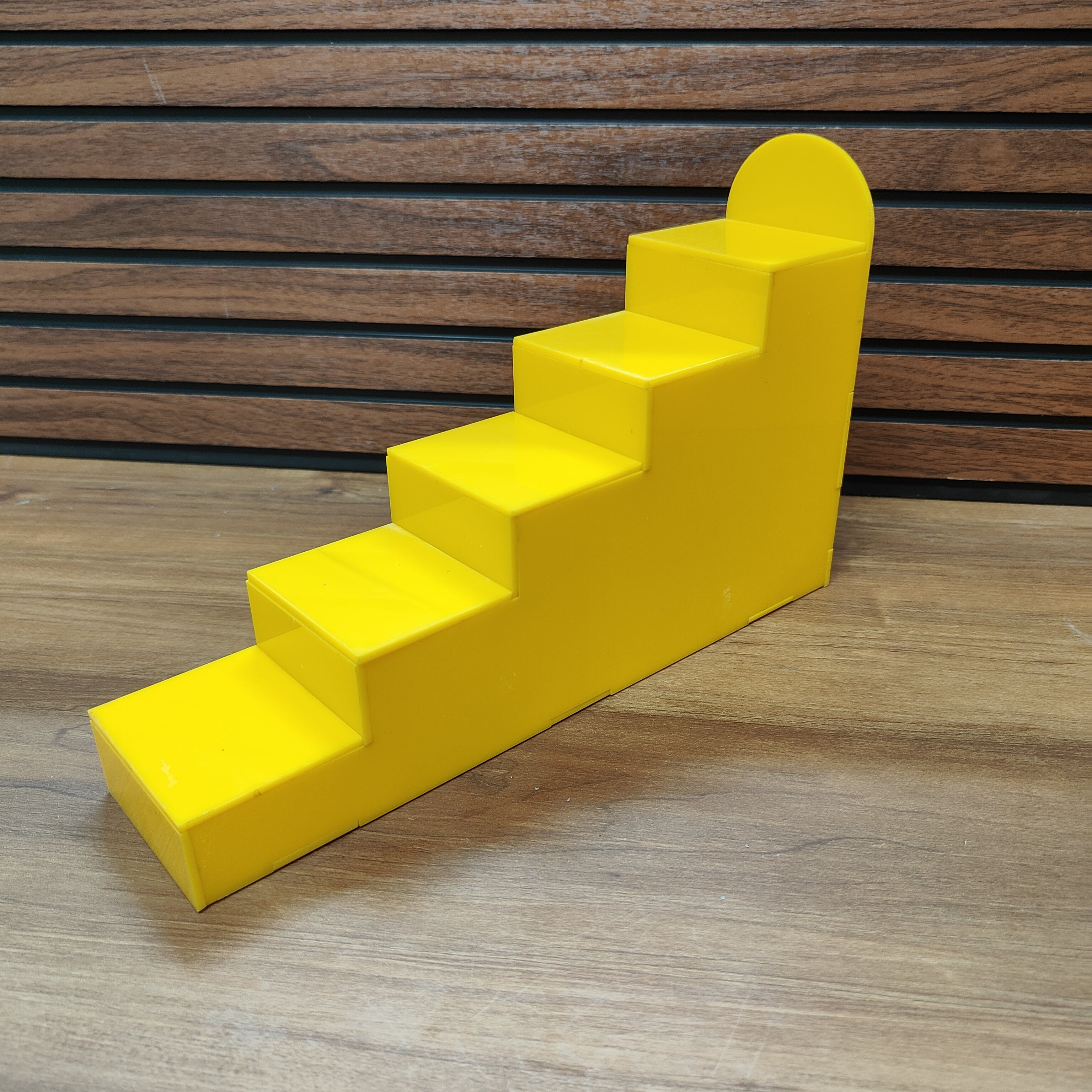 ACRYLIC STEPS YELLOW