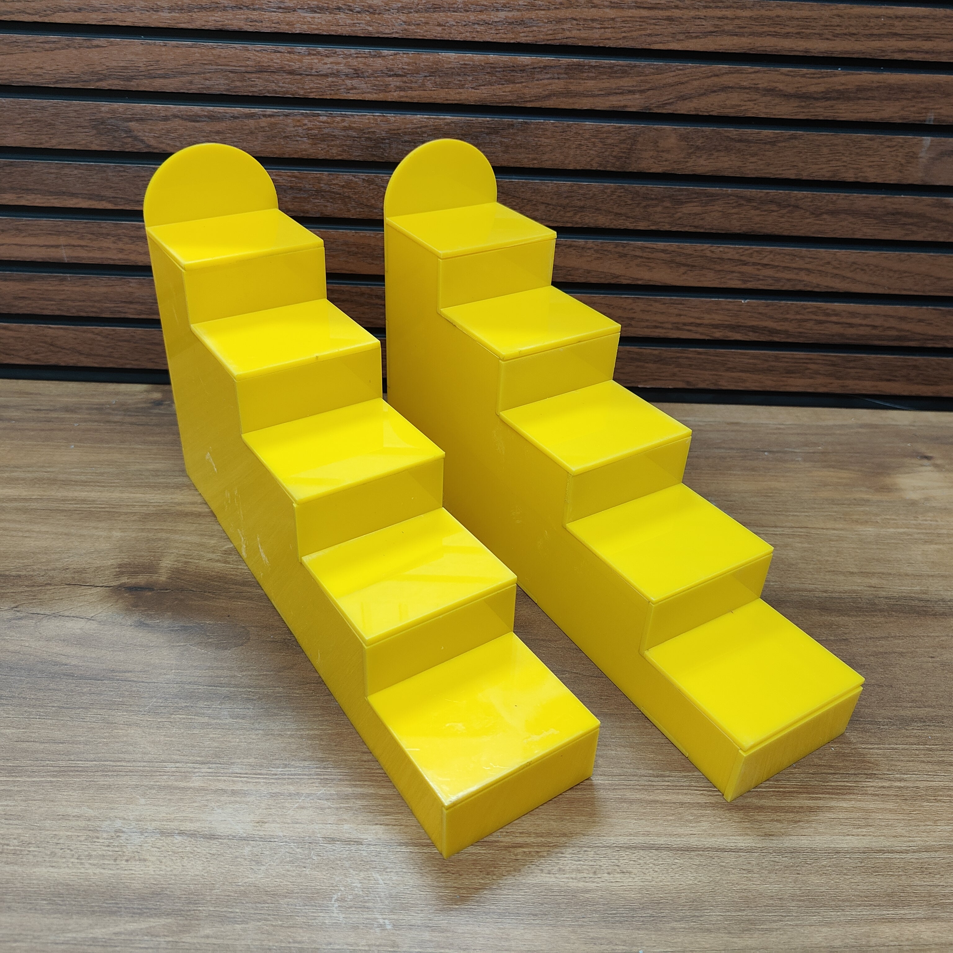 ACRYLIC STEPS YELLOW